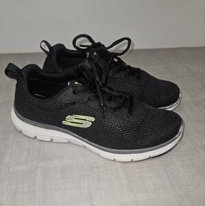 Skechers Kids Black Athletic Shoes. Size  8.5